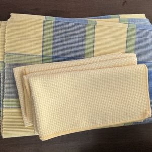 Placemats and napkins set